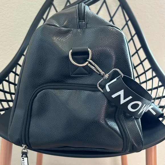 Talmont Duffle leather Bag with Shoe Compartment - Picture 12 of 15